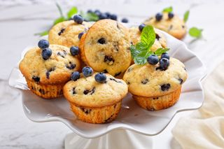 Keto muffinki z jagodami. Puszyste i pyszne, a kalorii tyle co nic 