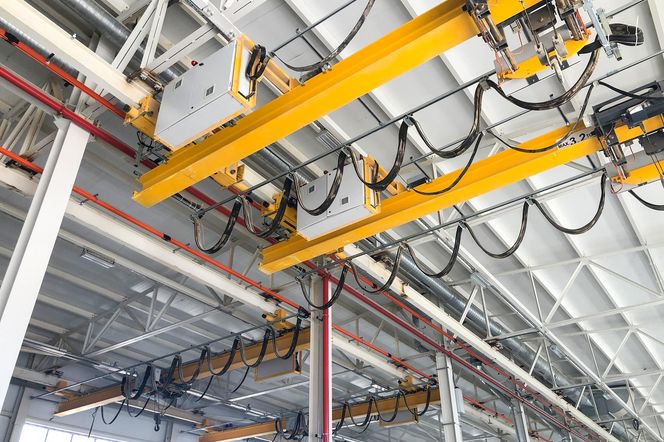 Urządzenia transportu bliskiego w halach produkcyjnych i magazynowych