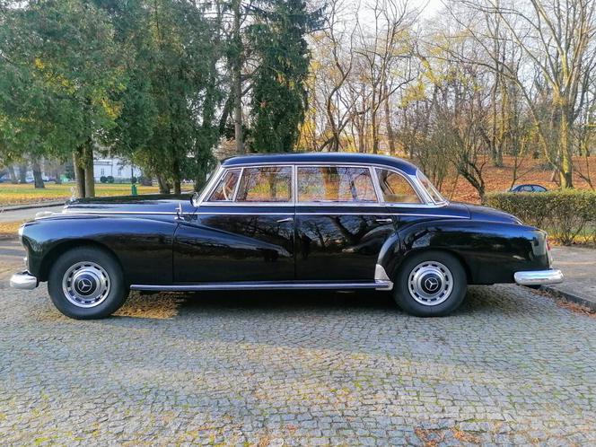 Rządowy Mercedes-Benz 300d Adenauer na sprzedaż