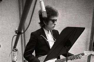 Bob Dylan i muzyczna rewolucja. Jest już polskie wydanie książki o koncercie, który zmienił historię muzyki