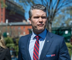 Awaria na pokładzie samolotu sekretarza wojny USA. „Kontynuujemy misję”