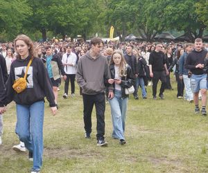 Kortowiada 2025. Koncerty na Plaży Kortowskiej przyciągnęły tłumy. Tak wyglądał drugi dzień imprezy!