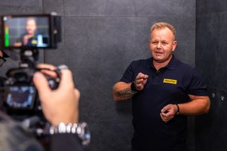 Wiesiek Skiba na planie programu Murator Remontuje