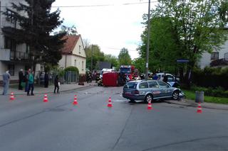 Kraków: Groźny wypadek na Azorach. Zderzenie taksówki z busem