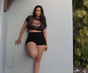 Udaje narzeczoną na Wigilii. Mężczyźni płacą za to fortunę!