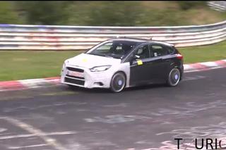 Ford Focus RS nowej generacji przyłapany podczas testów na torze - WIDEO