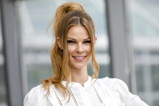 Małgorzata Tomaszewska wypoczywa nad morzem. Pokazała swojego partnera. Takie kadry to rzadkość