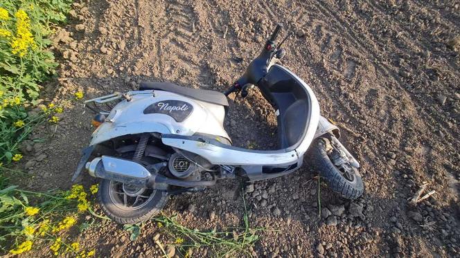 Wielkopolskie. Uciekał przed policją skuterem, a potem pieszo przez pola rzepaku! Policjanci łapali się za głowy  [ZDJĘCIA]