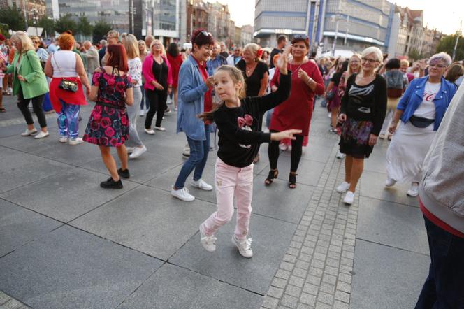 Potańcówka w centrum Katowic. Wyspiański znów porwał tłumy do szalonej zabawy