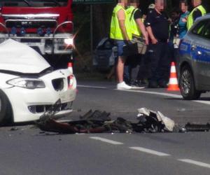 Poważny wypadek pod Legionowem. Zderzenie czterech aut w Nieporęcie. Pięć osób poszkodowanych, jedna zginęła na miejscu