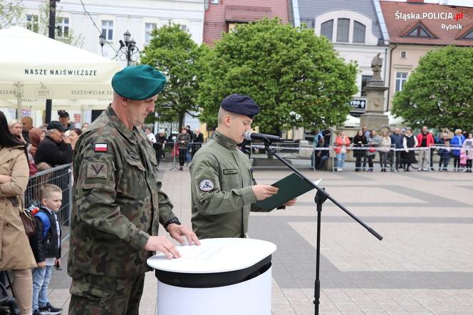 W Rybniku na rynku odbyło się ślubowanie klas mundurowych [ZDJĘCIA]