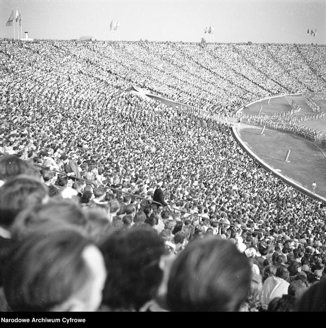 Stadion X-lecia. Uroczyste otwarcie II Międzynarodowych Igrzysk Sportowych Młodzieży w 1955 r.