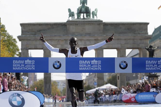 Eliud Kipchoge pobił rekord świata w maratonie. Fenomenalny bieg 38-latka w Berlinie