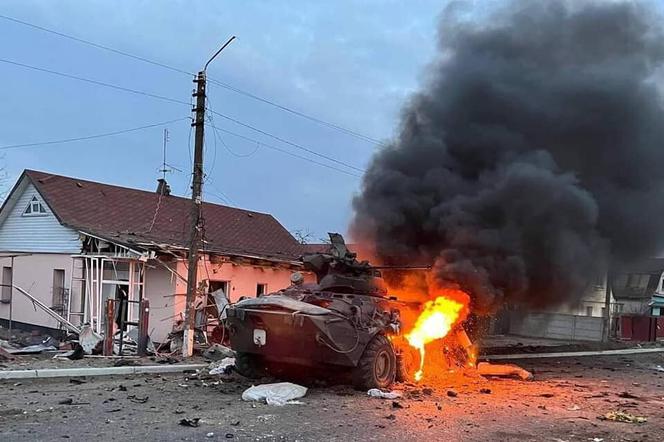 Kolumna rosyjskich czołgów ostrzelana pod Kijowem. Dowódca pułku zginął [NAGRANIA, ZDJĘCIA]