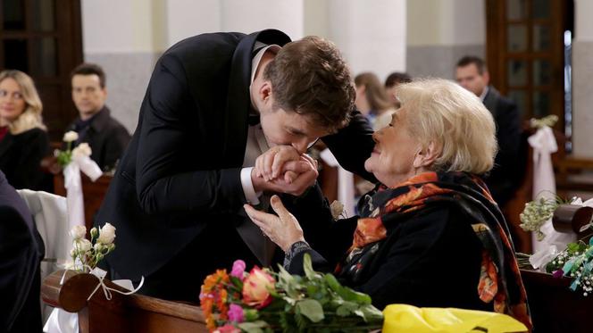 M jak miłość, odc. 1505. Marcin (Mikołaj Roznerski), Barbara (Teresa Lipowska)