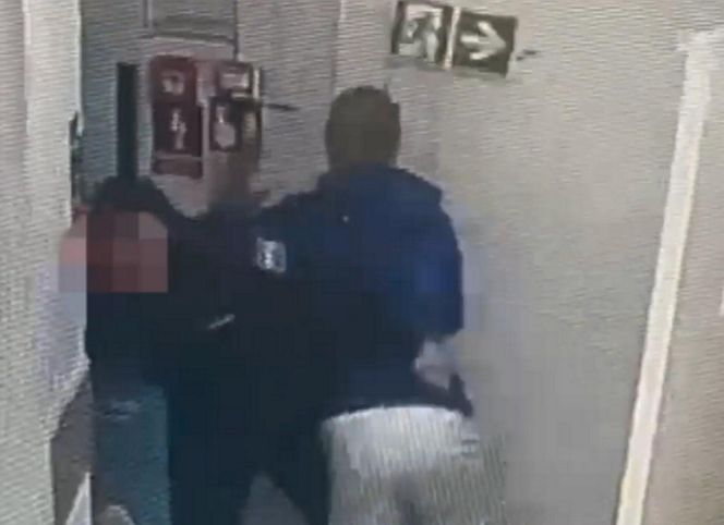 16-latek skatował ochroniarza za butelkę alkoholu! Szokujące nagranie