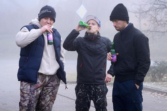 Barwy szczęścia odc. 3183. Leszek Szymański (Maciej Czerklański), Matecki (Daniel Antoniewicz), drugi kolega (Arkadiusz Kowalski) 