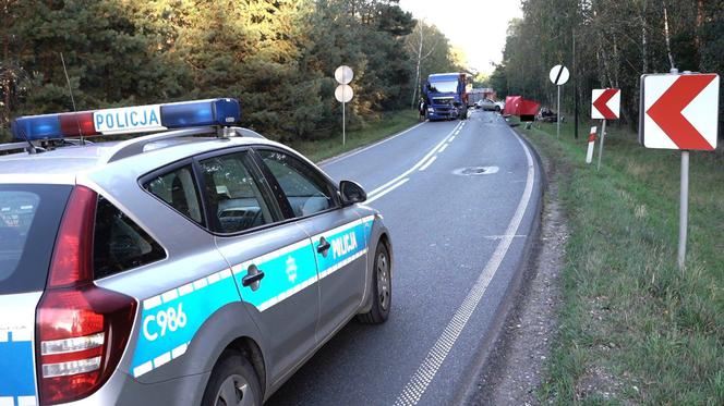 Tragedia na drodze do Szubina. 29-letni Paweł zginął pod kołami TIRA