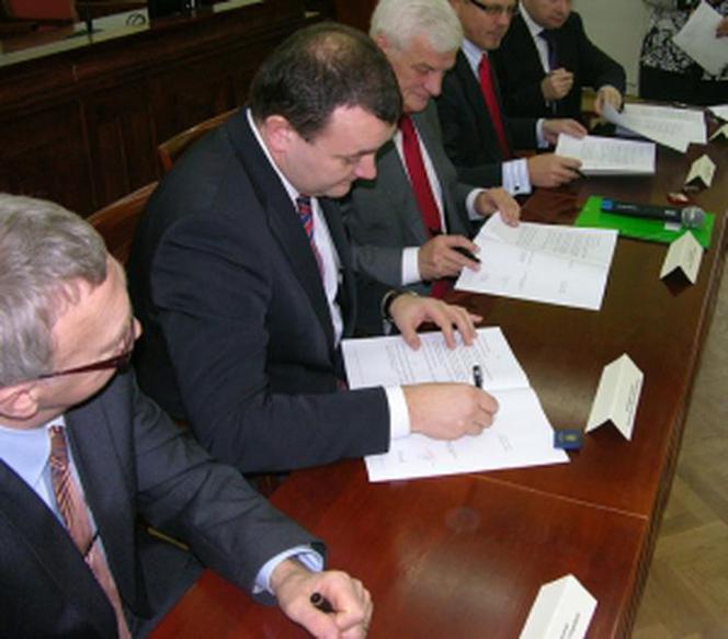 Uroczyste podpisanie Porozumienia w sprawie realizacji Programu Kompleksowe zabezpieczenie przeciwpowodziowe Żuław – do końca roku 2030 (z uwzględnieniem etapu 2015)