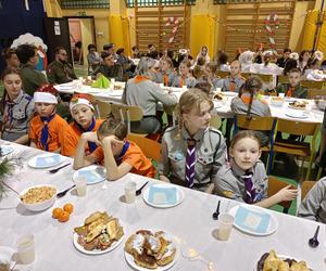 W zlocie bożonarodzeniowym Hufca ZHP Podlasie  w Siedlcach uczestniczyło w 2023 roku ok. 180 osób