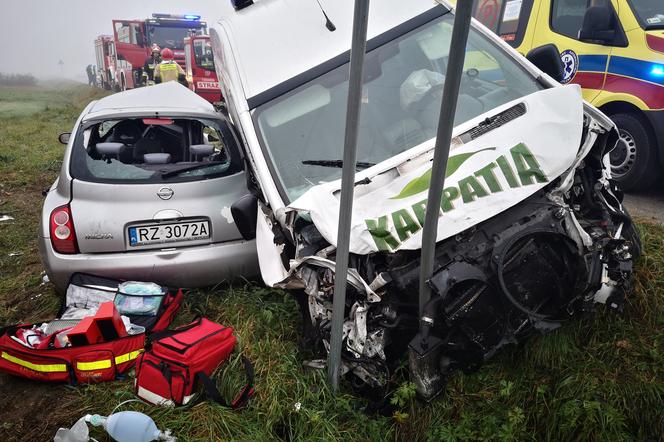 W Łące pod Rzeszowem zderzyły się dwa auta. Jedna osoba została poważnie ranna 