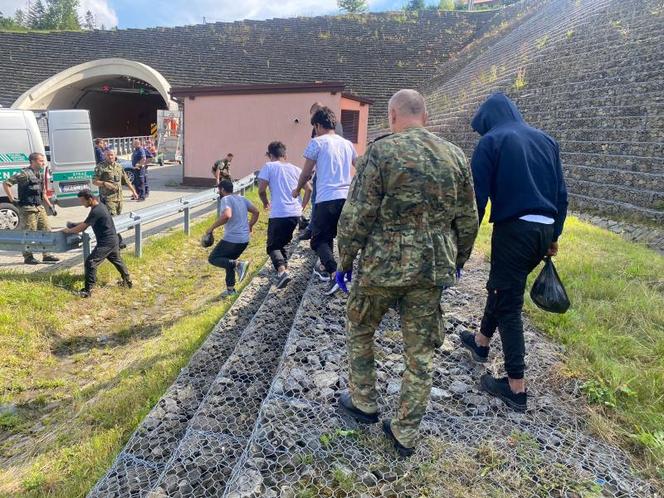 Zatrzymano 25 nielegalnych imigrantów z Syrii. Chcieli dotrzeć do Niemiec