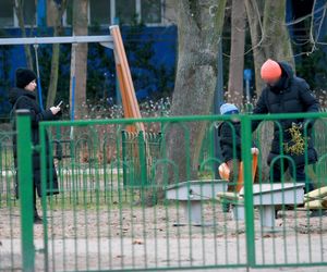 Całuśny mąż Kaczyńskiej nie dał jej wytchnienia pod jemiołą 