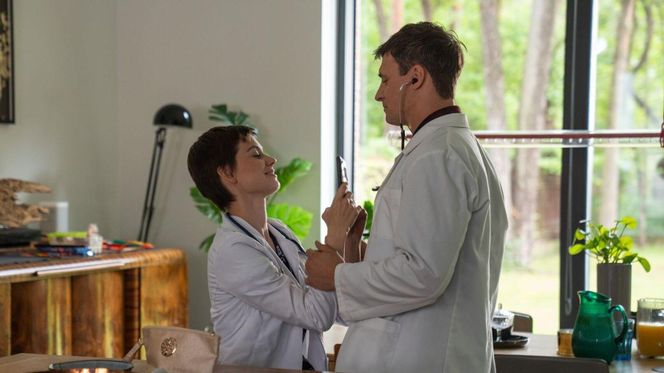 Na dobre i na złe odc. 965. Krzysztof Radwan (Mateusz Damięcki), Blanka (Pola Gonciarz)