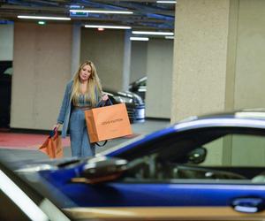 Sylwia Peretti sprzedaje samochód