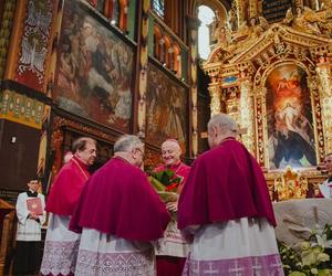 Kanoniczne objęcie diecezji sosnowieckiej przez bp. Artura Ważnego. Dał się poznać jako odważny