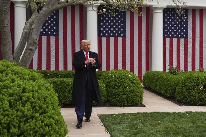 Trump ogłosił kolosalne cła. Tak ostro jeszcze nie było! "To bomba wymierzona w świat"