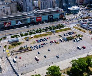 Parking na placu Defilad i przyszły plac Centralny w 2023 r.