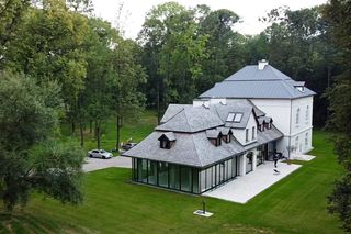 Dwór Reyów w Sieciechowicach po renowacji