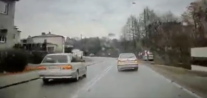 Niebezpieczny manewr wyprzedania BMW w Marklowicach. Wszczęto postępowanie wyjaśniające