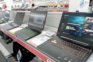 Black Friday 2025. Laptopy w promocyjnych cenach. Rabaty sięgają 70 proc., a najtańszy sprzęt kosztuje 499 zł