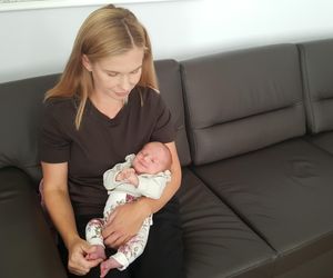 Funkcjonariusze ITD pomogli Wandzie bezpiecznie przyjść na świat. Mają nadzieję, że kiedyś przyjdzie na służbę