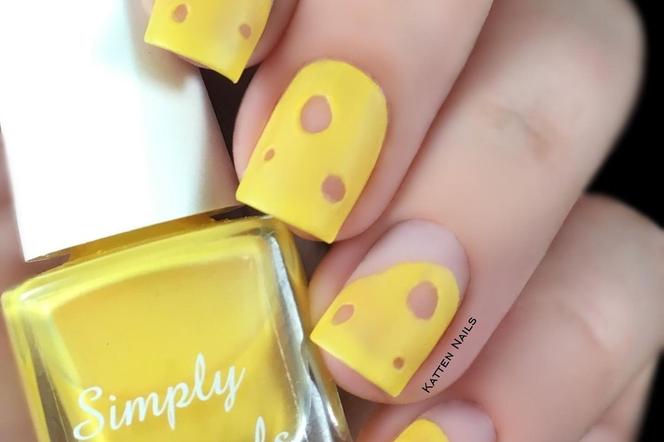 Serowy manicure, cheese nails 