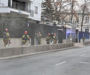 Zamknięta ulica w centrum Warszawy. Tajemnicze ćwiczenia, chodzi o ambasadę.