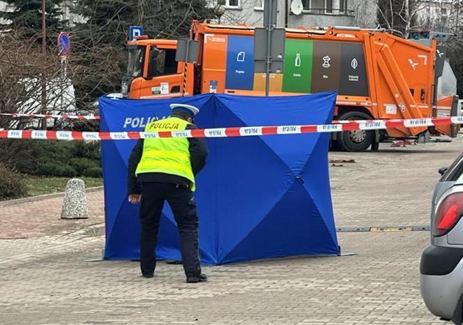 Staruszka potrącona przez śmieciarkę w Ursusie. Nie żyje!