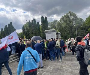 Protest na Cmentarzu Mauzoleum Żołnierzy Radzieckich w Warszawie (9.05.2025)