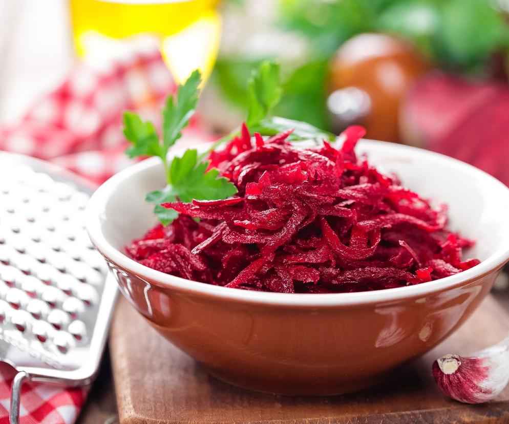 Surówka z buraczków na zimno - przepis na soczystą sałatkę z buraczków