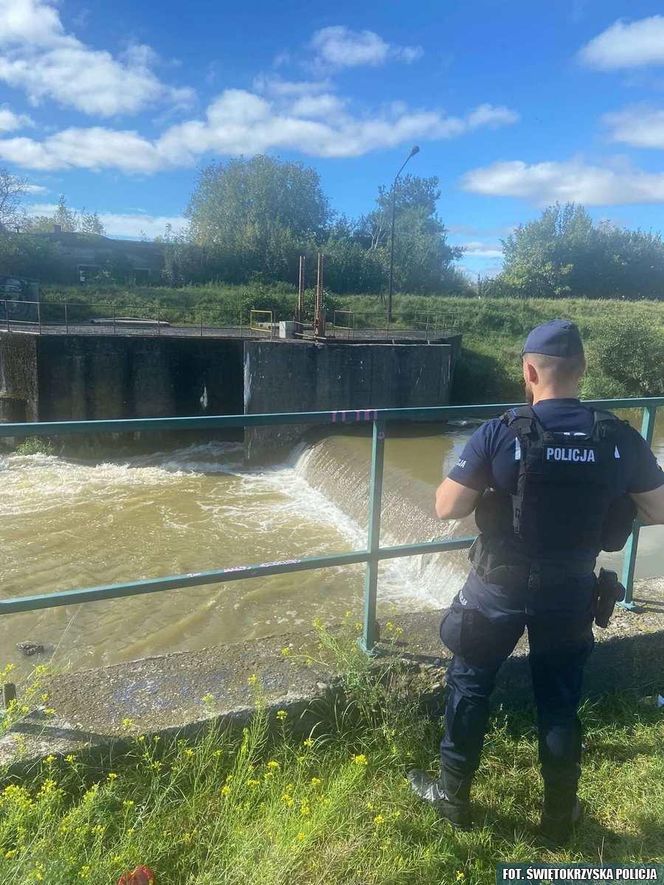 Ratownicy z Kielc i świętokrzyskiego pomagają powodzianom