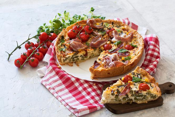 Warzywna tarta na kruchym cieście twarożkowym