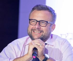 Adrian Klarenbach zamieszany w aferę Collegium Humanum?! Zabrał głos na antenie