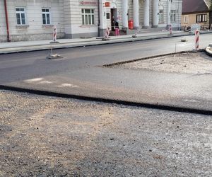 Siedlce: trwa budowa nowej nawierzchni na skrzyżowaniu ulic Piłsudskiego, Floriańskiej, Starowiejskiej i Kościuszki