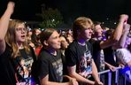 Posadzili drzewa, a następnie dali gorący koncert. Finał akcji zespołu Nocny Kochanek w Skarżysku
