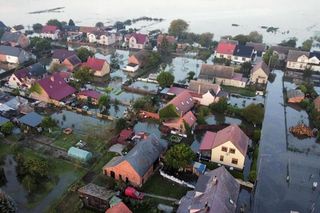 Fala kulminacyjna zbliża się do kolejnej miejscowości. Opady nie mają żadnego wpływu na sytuację