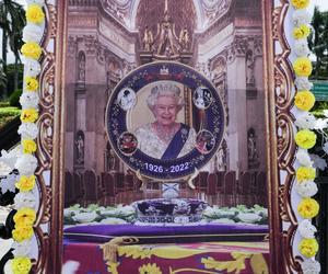 Pogrzeb królowej Elżbiety II. Tłumy przed Opactwem Westminsterskim