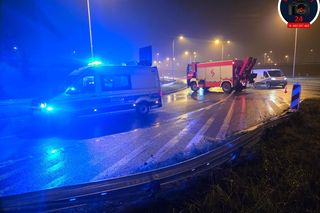 Matka nie żyje, w aucie dzieci. Śmiertelne dachowanie w Warszawie