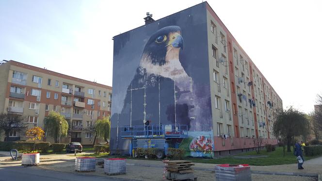 Przy ulicy Broniewskiego powstaje mural związany ze 110-leciem Kina Sokół
